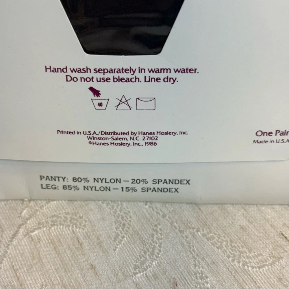 Vintage Hanes Silk Reflections Silky Light Control Size C-D. Jet. NWT‎